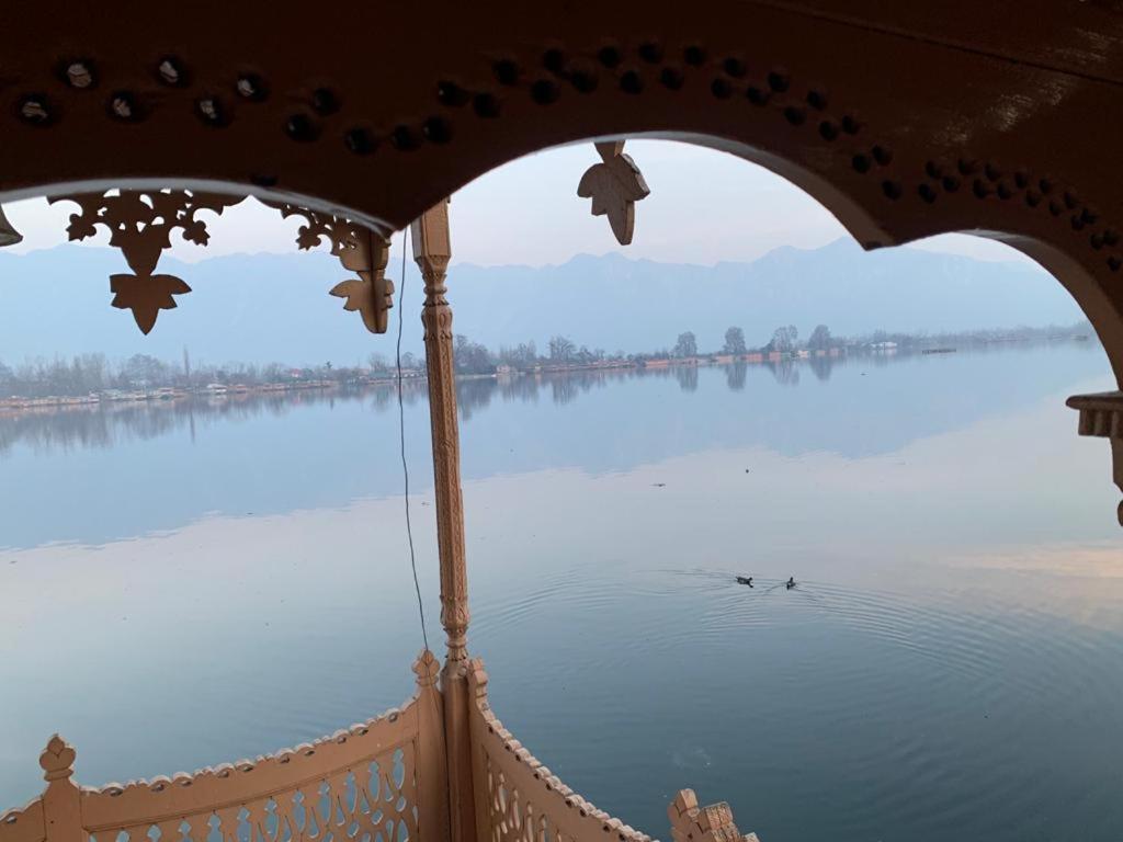 Hotel Yadgaar Houseboats Srīnagar Exteriér fotografie