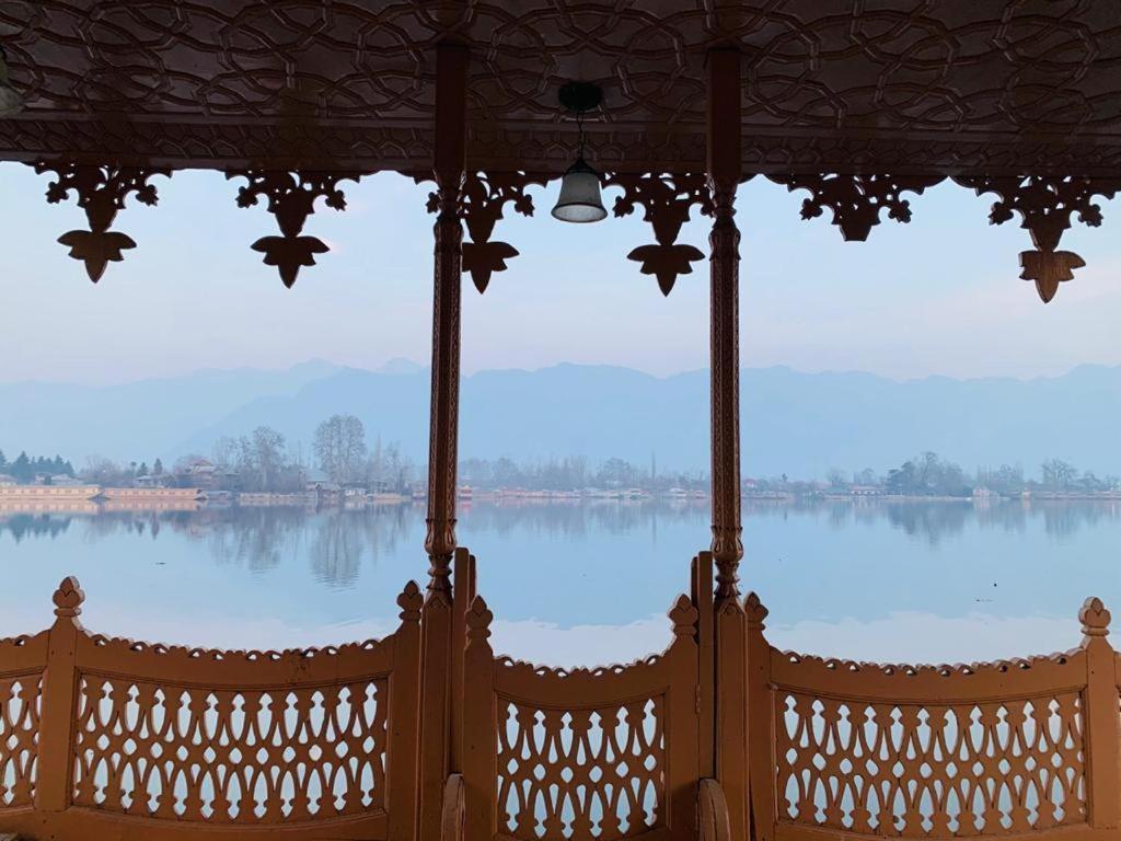 Hotel Yadgaar Houseboats Srīnagar Exteriér fotografie