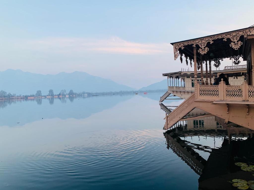 Hotel Yadgaar Houseboats Srīnagar Exteriér fotografie