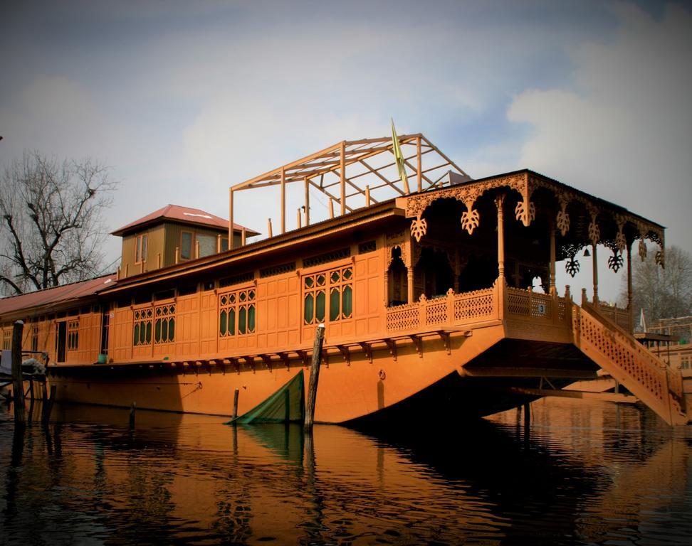 Hotel Yadgaar Houseboats Srīnagar Exteriér fotografie