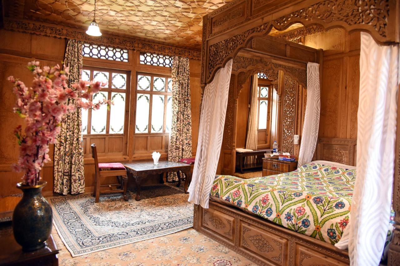 Hotel Yadgaar Houseboats Srīnagar Exteriér fotografie