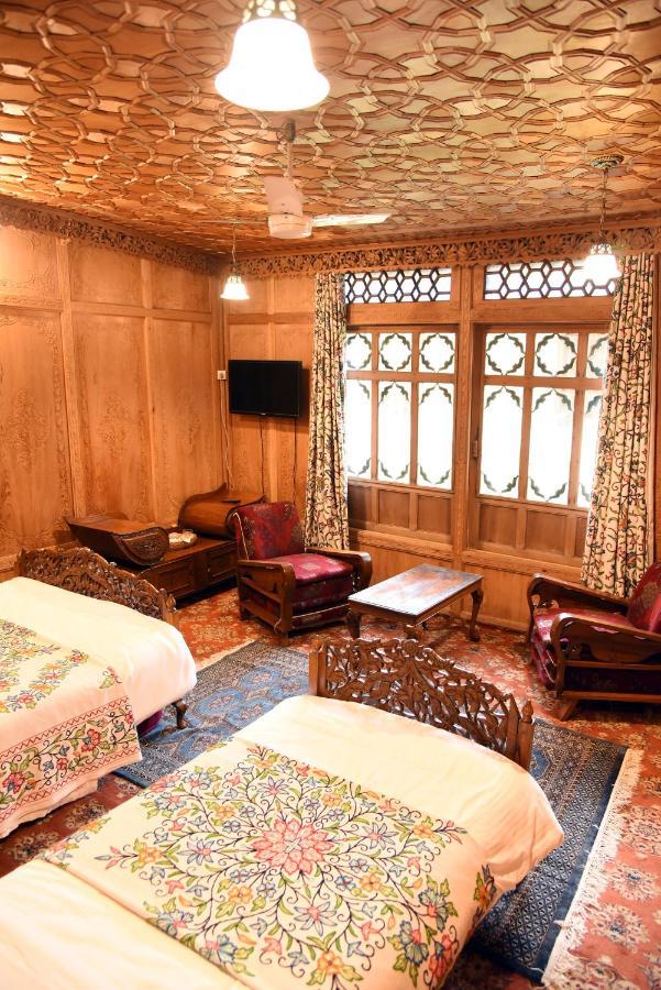 Hotel Yadgaar Houseboats Srīnagar Exteriér fotografie
