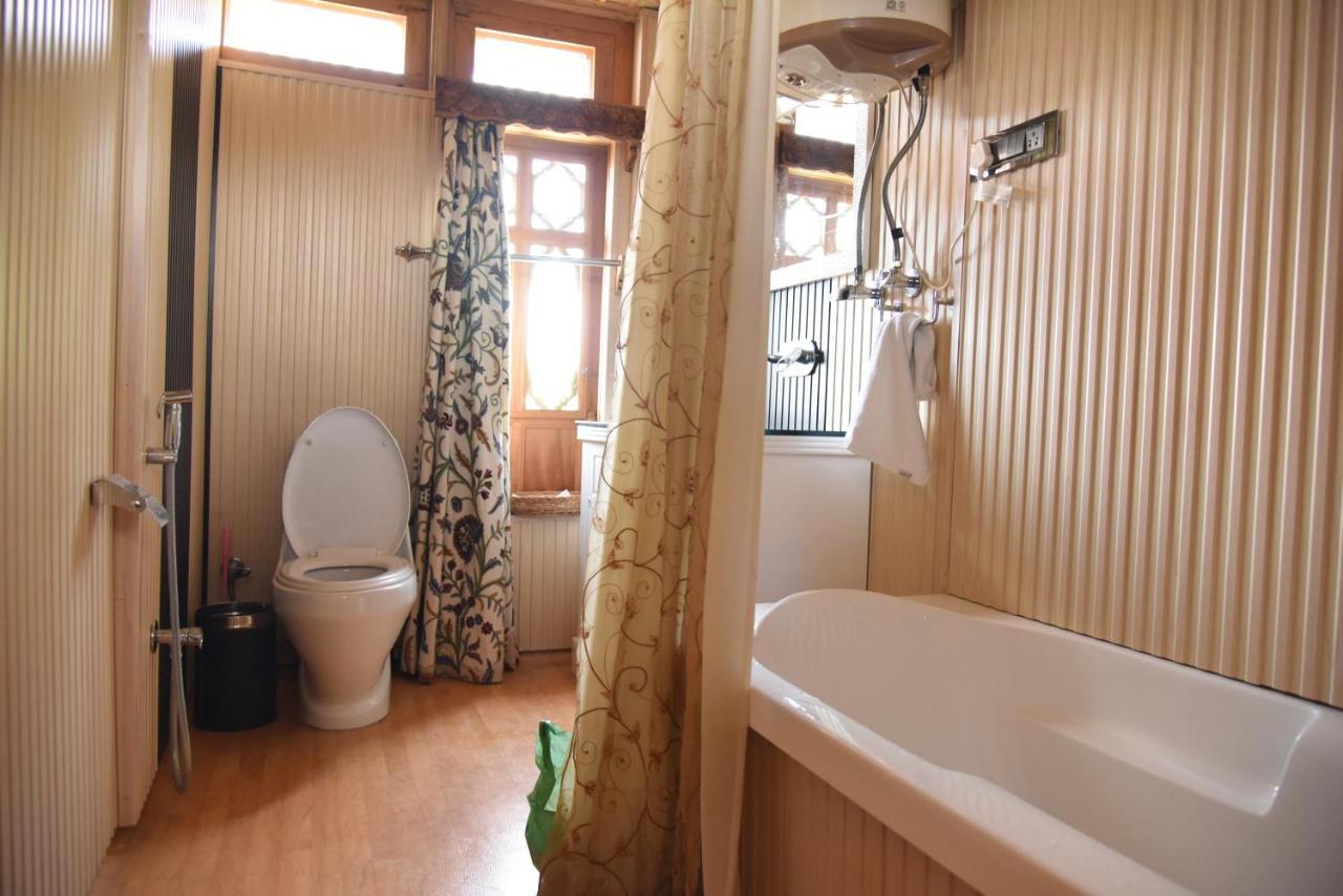 Hotel Yadgaar Houseboats Srīnagar Exteriér fotografie